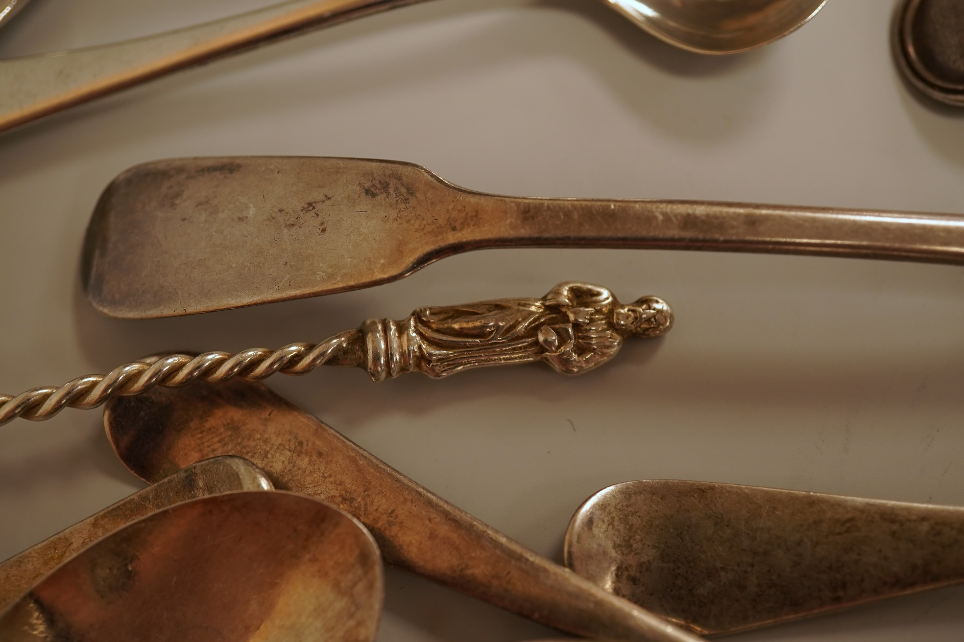 A small quantity of 18th century and later assorted silver teaspoons, various patterns, dates and makers, together with a George V silver pastry fork and two George V silver caddy spoons, 10.7oz.